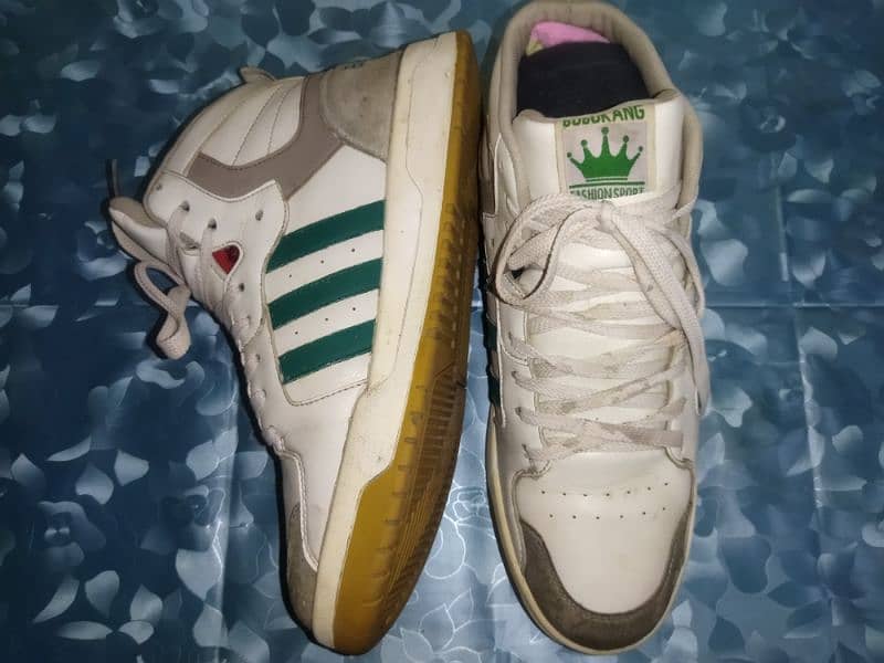 High-Top Sneakers – Used but in Good Condition 3