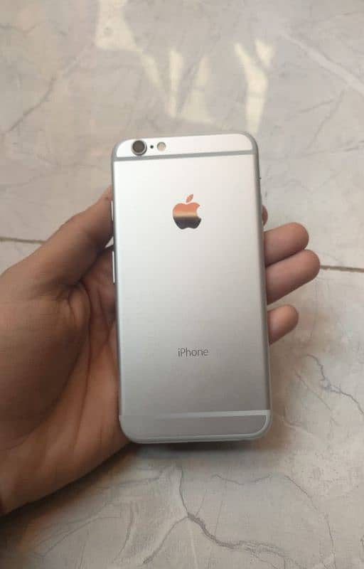 Iphone 6 Non Active 10/10 (Free Charger) 1