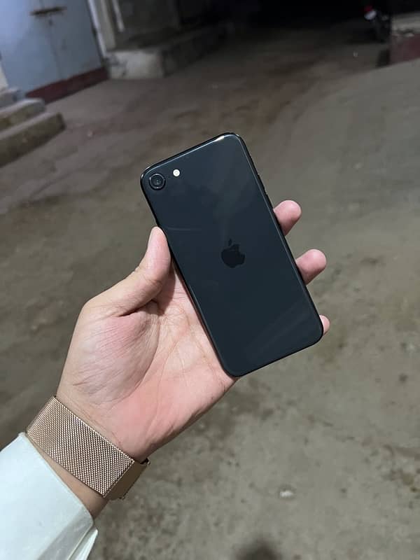 IPHONE SE 2020 (128GB) PTA APPROVED 1