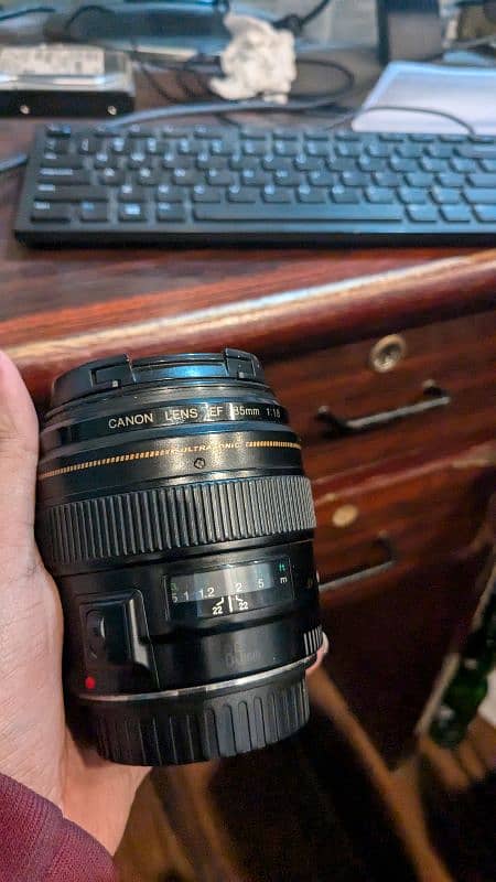 Canon 85mm 1.8 available for sale ! 8/10 conditon urgent need money 1