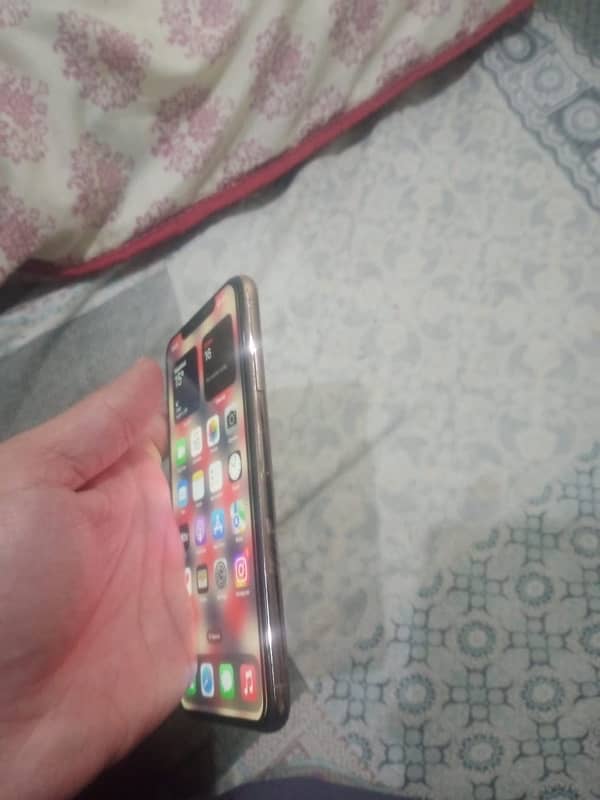 iPhone XS Max 64 gb dual sim 4