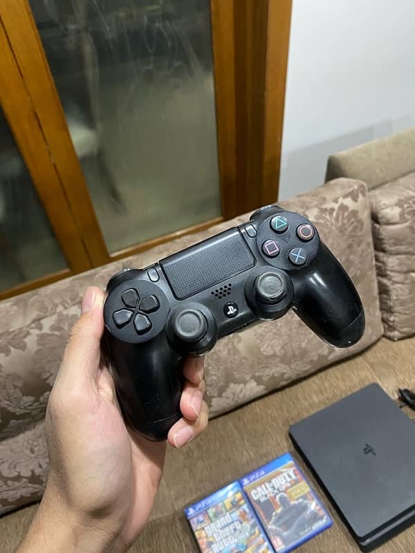 PS4 Slim 500 GB Great Condition with Original Controller and Cables 3