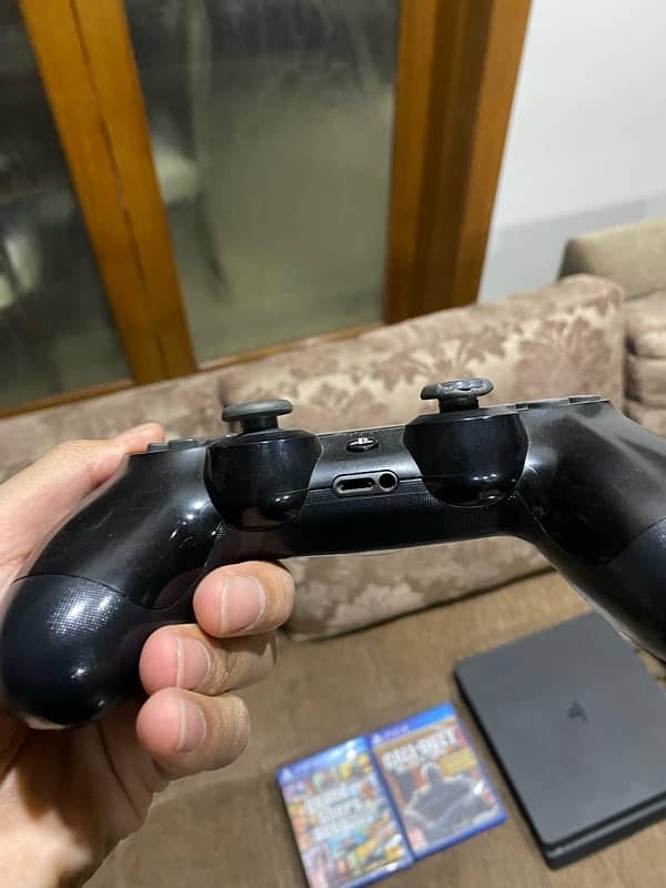 PS4 Slim 500 GB Great Condition with Original Controller and Cables 4