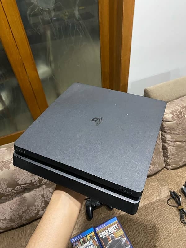 PS4 Slim 500 GB Great Condition with Original Controller and Cables 7