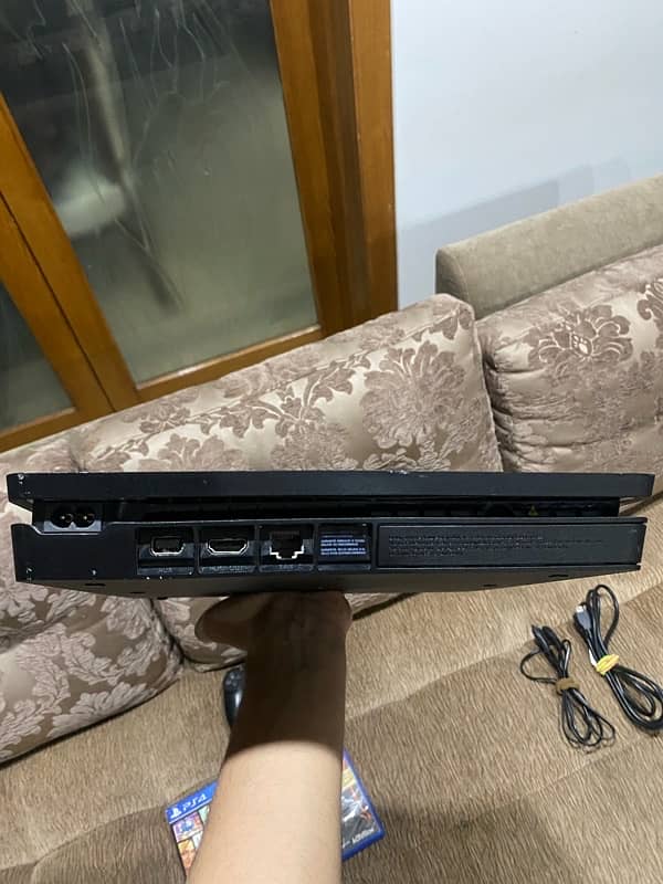 PS4 Slim 500 GB Great Condition with Original Controller and Cables 8