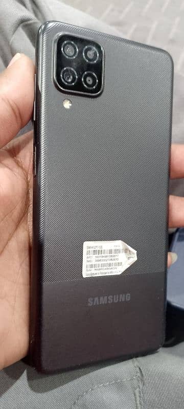 samsung a12 . . 4. . 64 ma box bhi ha 0