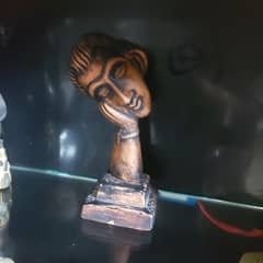 statues