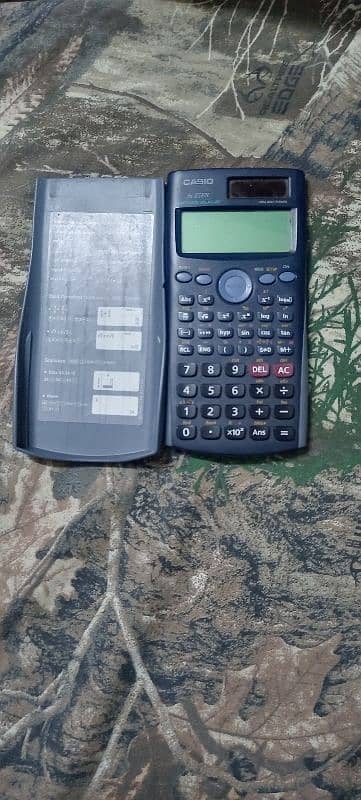 Casio calculator Fx-85ES 4