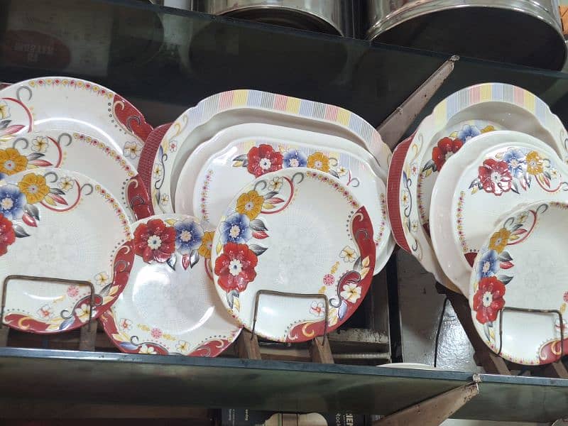 2 Dinner set plates 1