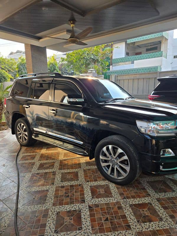 Toyota Land Cruiser v8 AX G Beige with sunroof 3