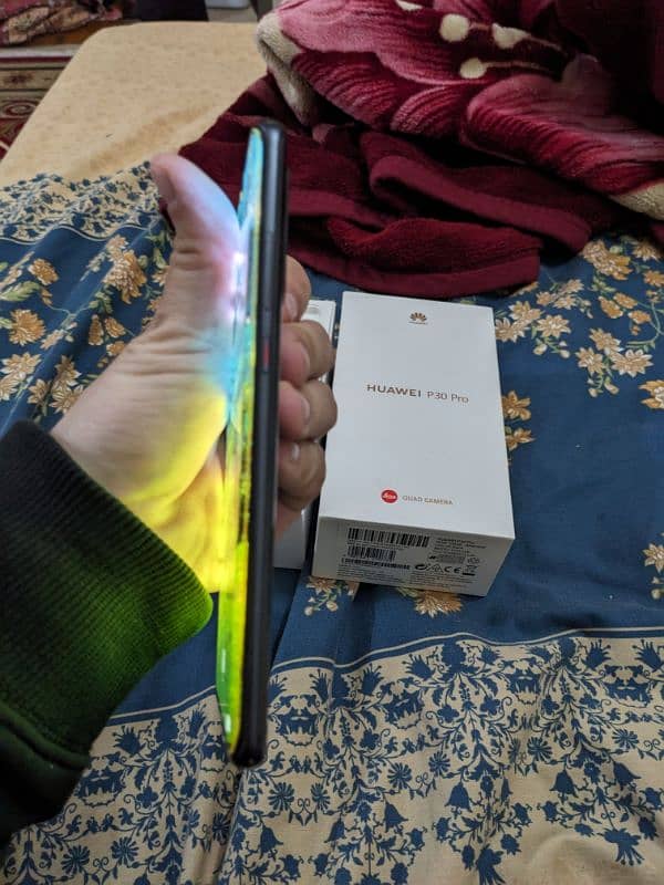 Huawei P30 Pro complete box , only serious buyers contact 4