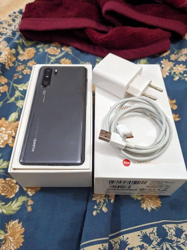 Huawei P30 Pro complete box , only serious buyers contact 7