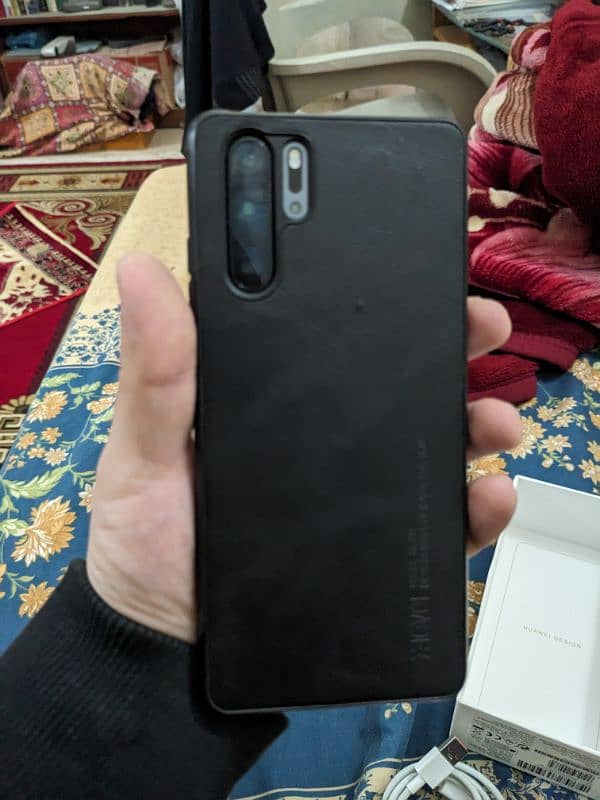 Huawei P30 Pro complete box , only serious buyers contact 11