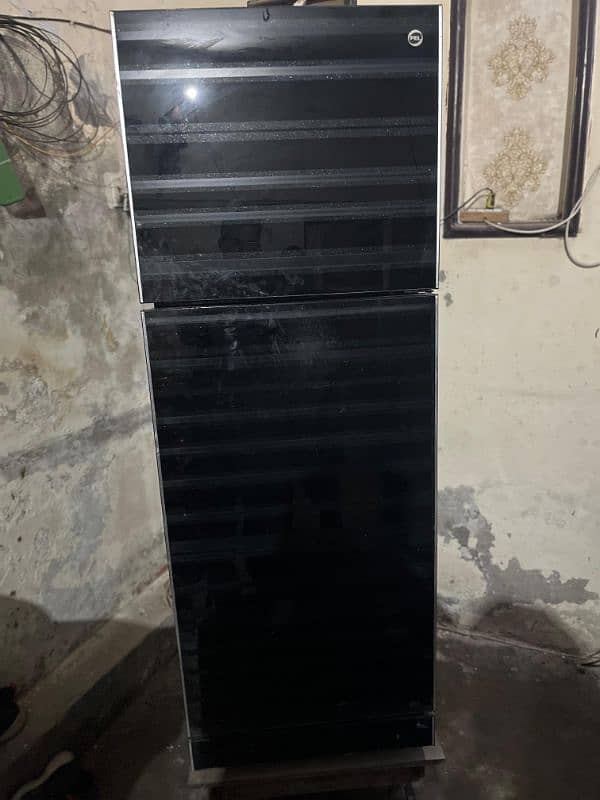 frige selling condition good 1