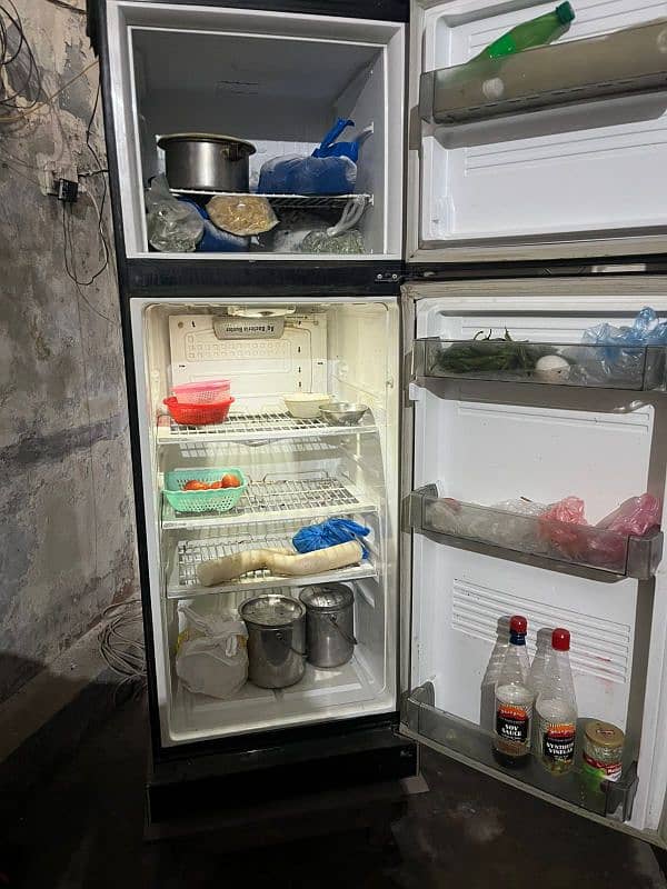 frige selling condition good 4