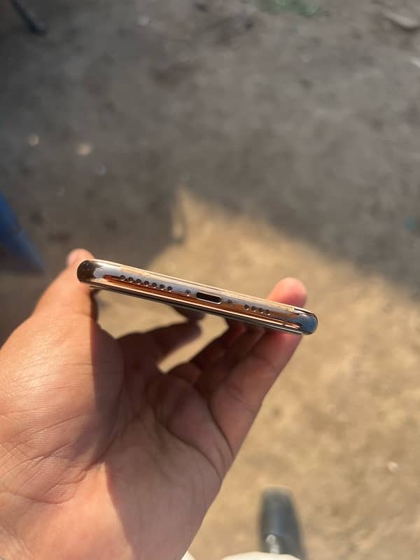 iphone xs max 4