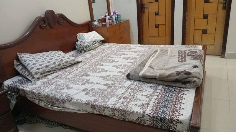 King size bed for sell 0