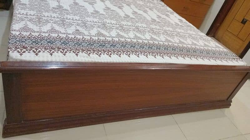 King size bed for sell 3