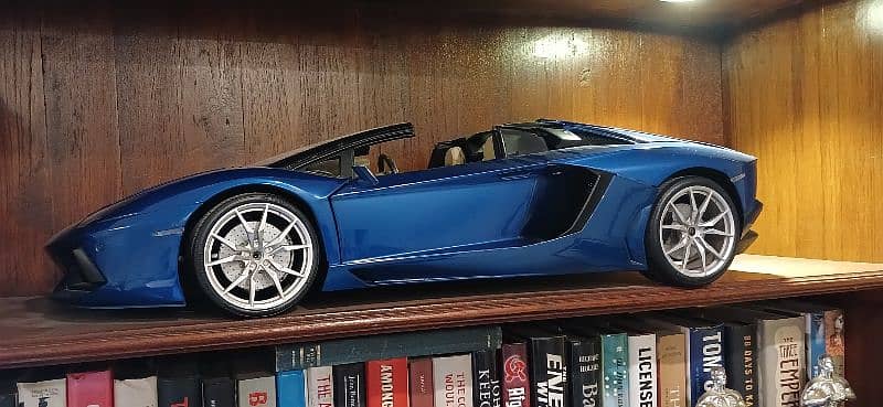 Lamborghini Aventador 2