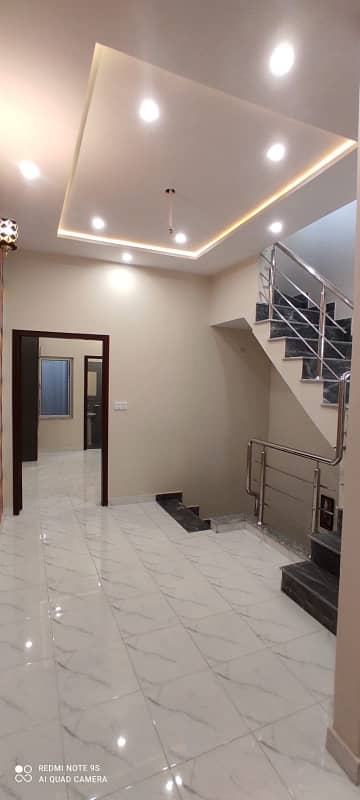 BEAUTIFUL HOUSE double storey 2.5 MRLA 3 bedroom 3 washroom 2 kitchen 2 tv lounch 2