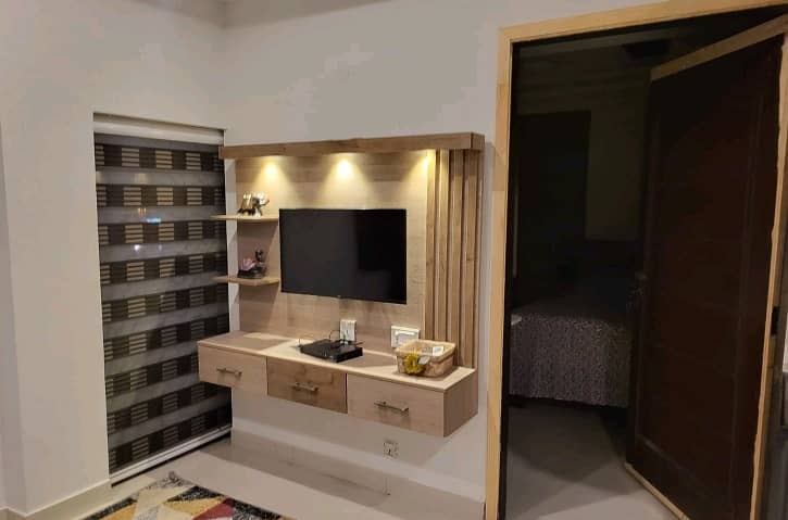 400 Square Feet Flat For rent Available In Bahria Town 5