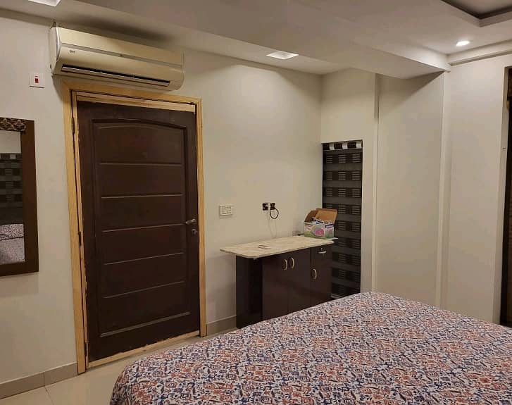 400 Square Feet Flat For rent Available In Bahria Town 7