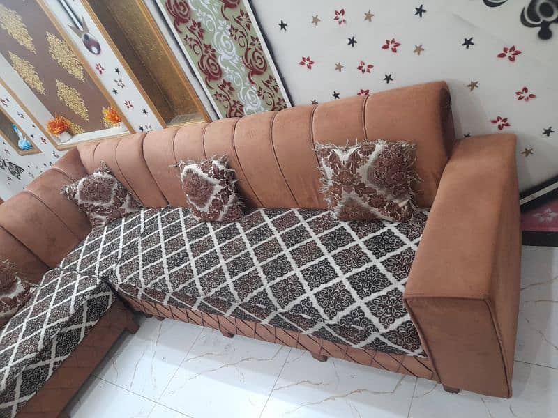 l shape sofa 7 seater 3+3+1 with poshish table 0