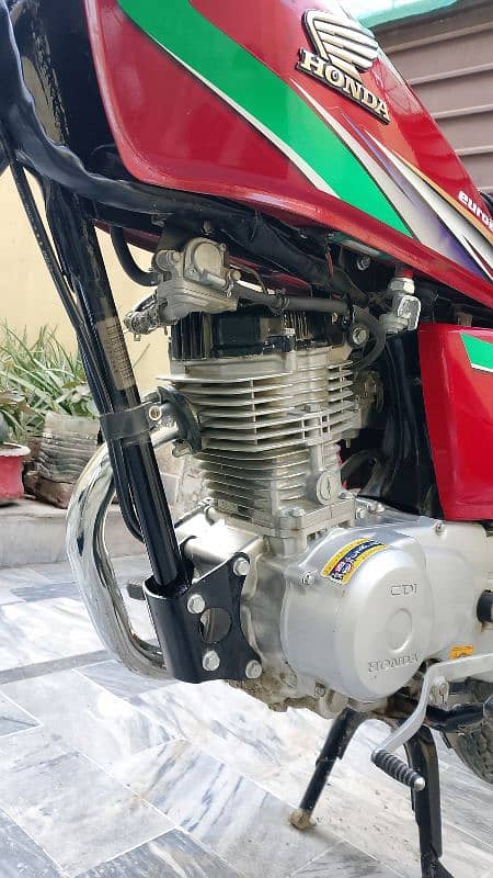 Honda 125 13 model lush condition 6