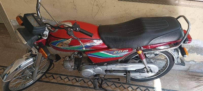 Honda bike urgent sale karni hai 16