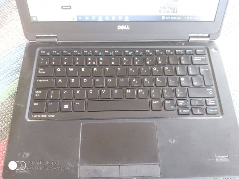 Dell Latitude E7250 Laptop in Good Condition 3