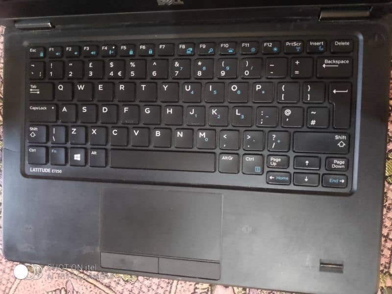 Dell Latitude E7250 Laptop in Good Condition 11