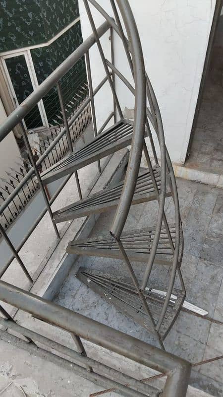 Round stairs for sale 0