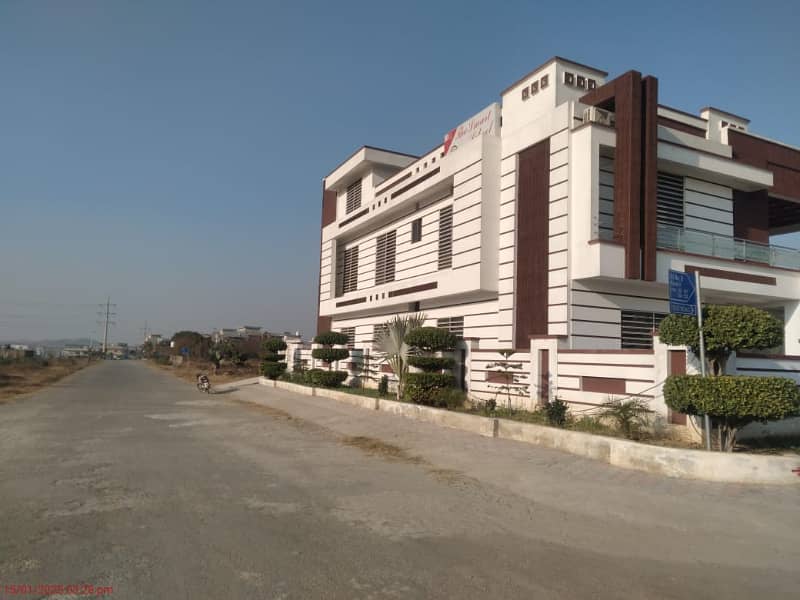 1 Kanal Double Unit House Available. For Sale in Gulshan e Sehat E-18 Islamabad 4