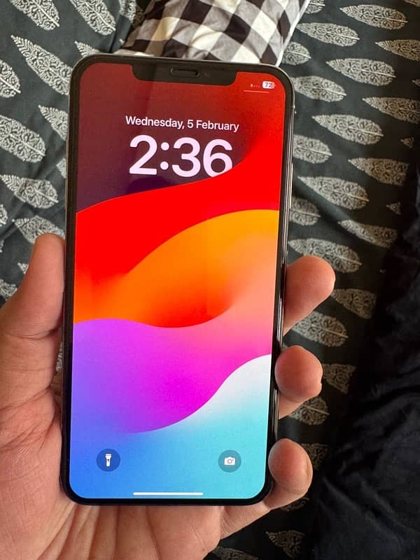 512 GB iphone X max 1