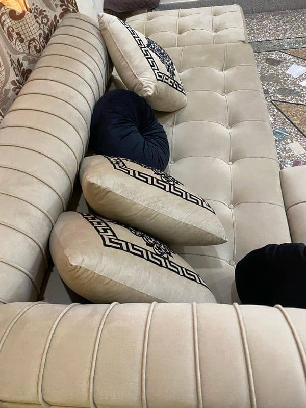 L-shaped 7 seater comfortable sofa with puffee 2