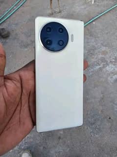 Tecno spark 20 pro plus