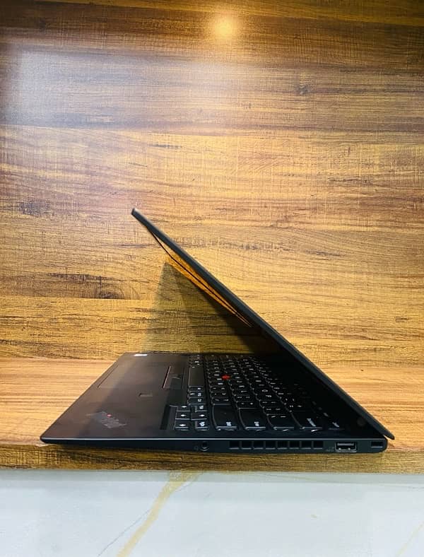 Lenovo X1 Carbon (i5-8th) (8-256) 2