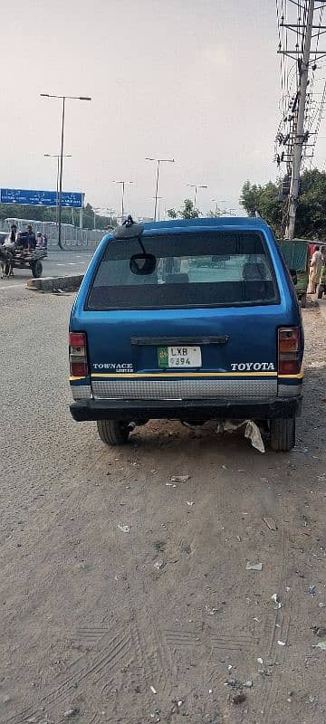 Toyota Town Ace 1996 sunroof chalo 4