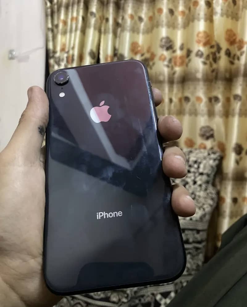 Apple iPhone XR 4