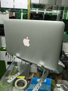 Macbook Air 13" 2015Core i5-8GB+256ssd/Ultr slim with charger. A+