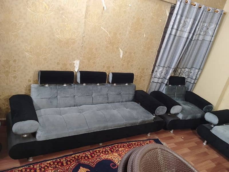 7 seater balck Grey sofa set. . in v good condition 2