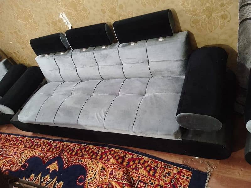 7 seater balck Grey sofa set. . in v good condition 3