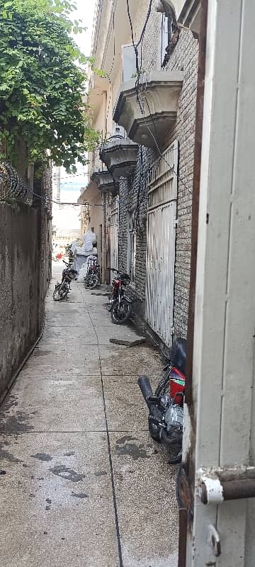 Ideal Location 3.5 Marla Double Storey House Near Samanabad Orange train station Multan Road 8