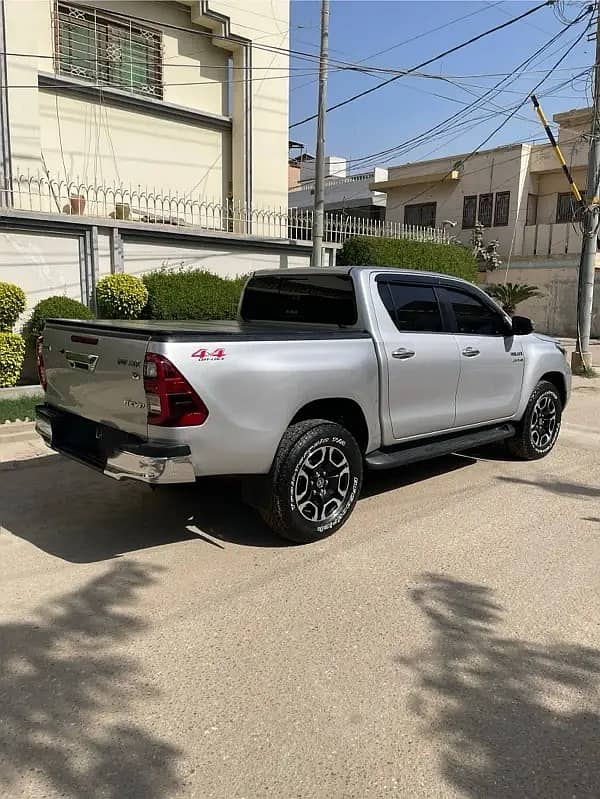 Toyota Hilux 2021 3