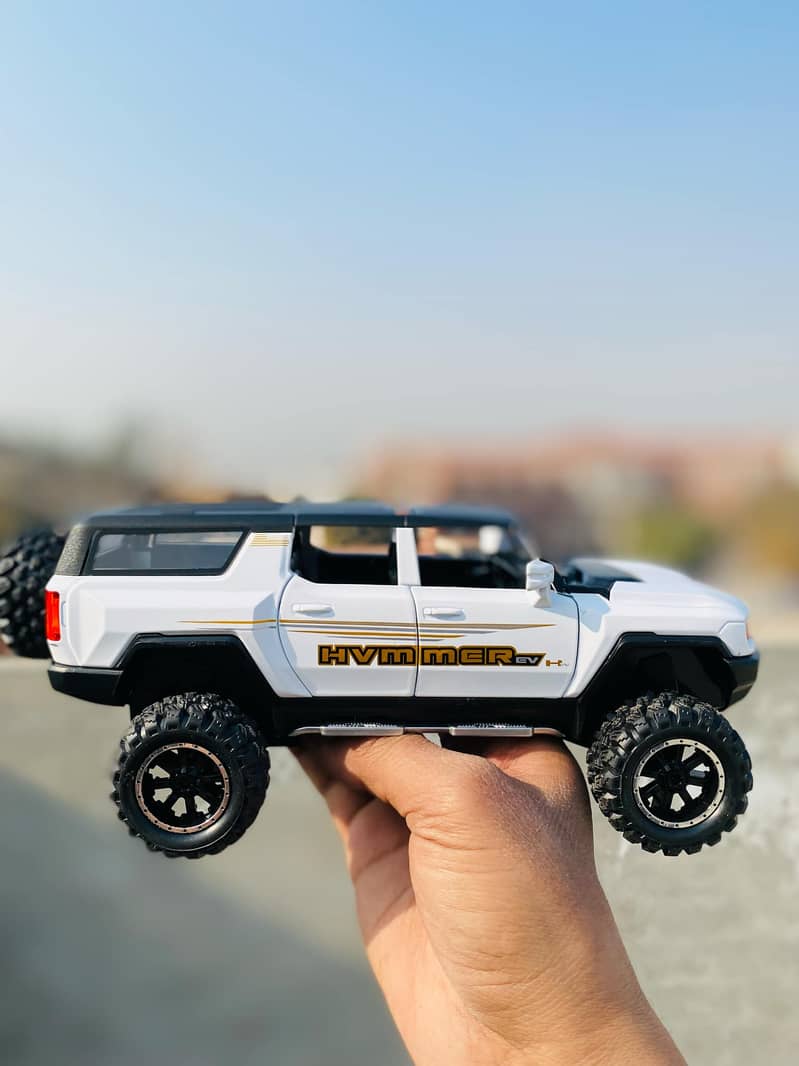 Diecast ,Ferrai Audi,AMG G63, BMW , Bentley  Mercedes Banz Landcruiser 4