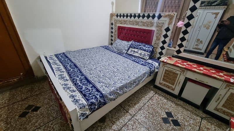 King Size Bed Almost Brand New 0