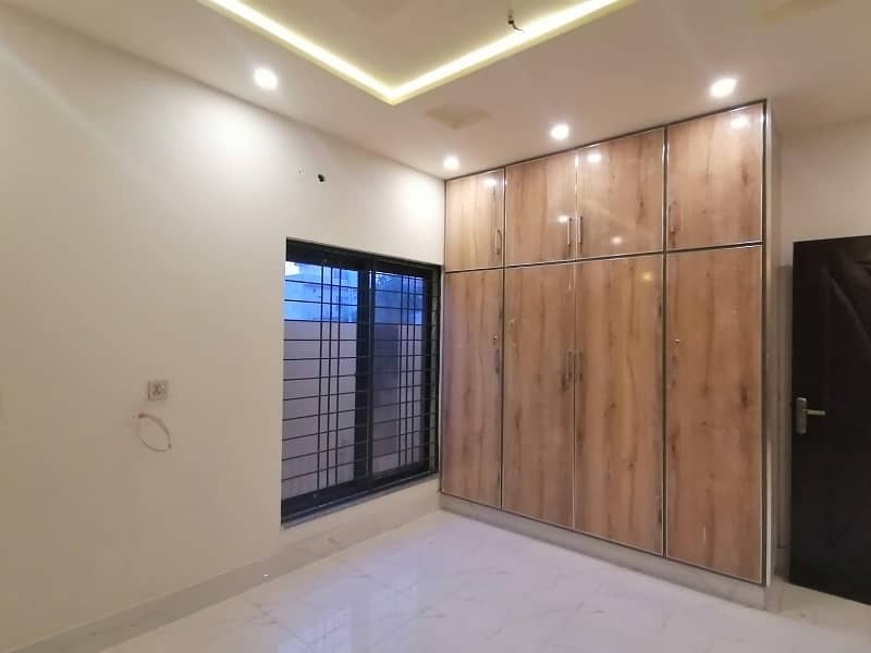 10 Marla Lower Portion For rent In Beautiful LDA Avenue - Block M 1