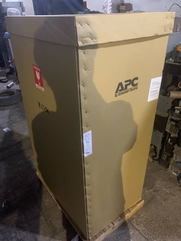 Apc SUVT 20 kva /40 kva three in/out 2