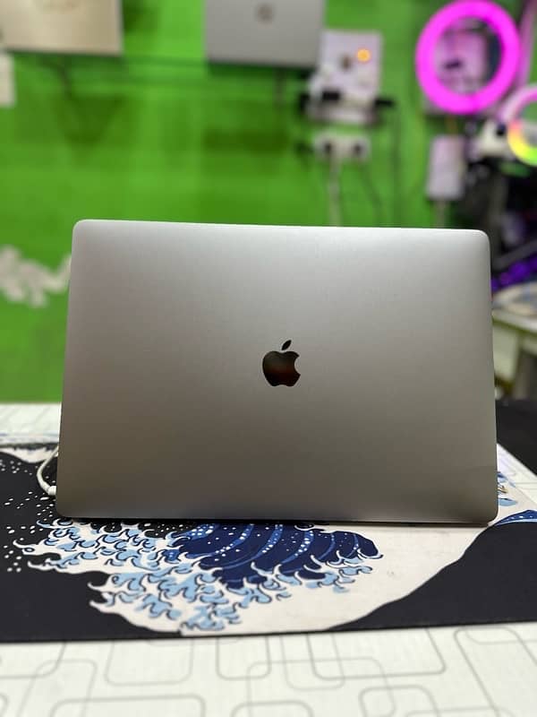 MacBook Pro 2018 i7 16/512 4