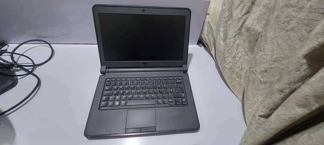 Dell Latitude 3340 II  i3 - 4th - genration * 4gb ram * 128 ssd 8